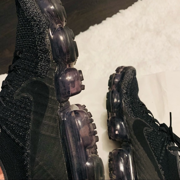 Nike Air Vapormax Flyknit - Picture 3 of 8